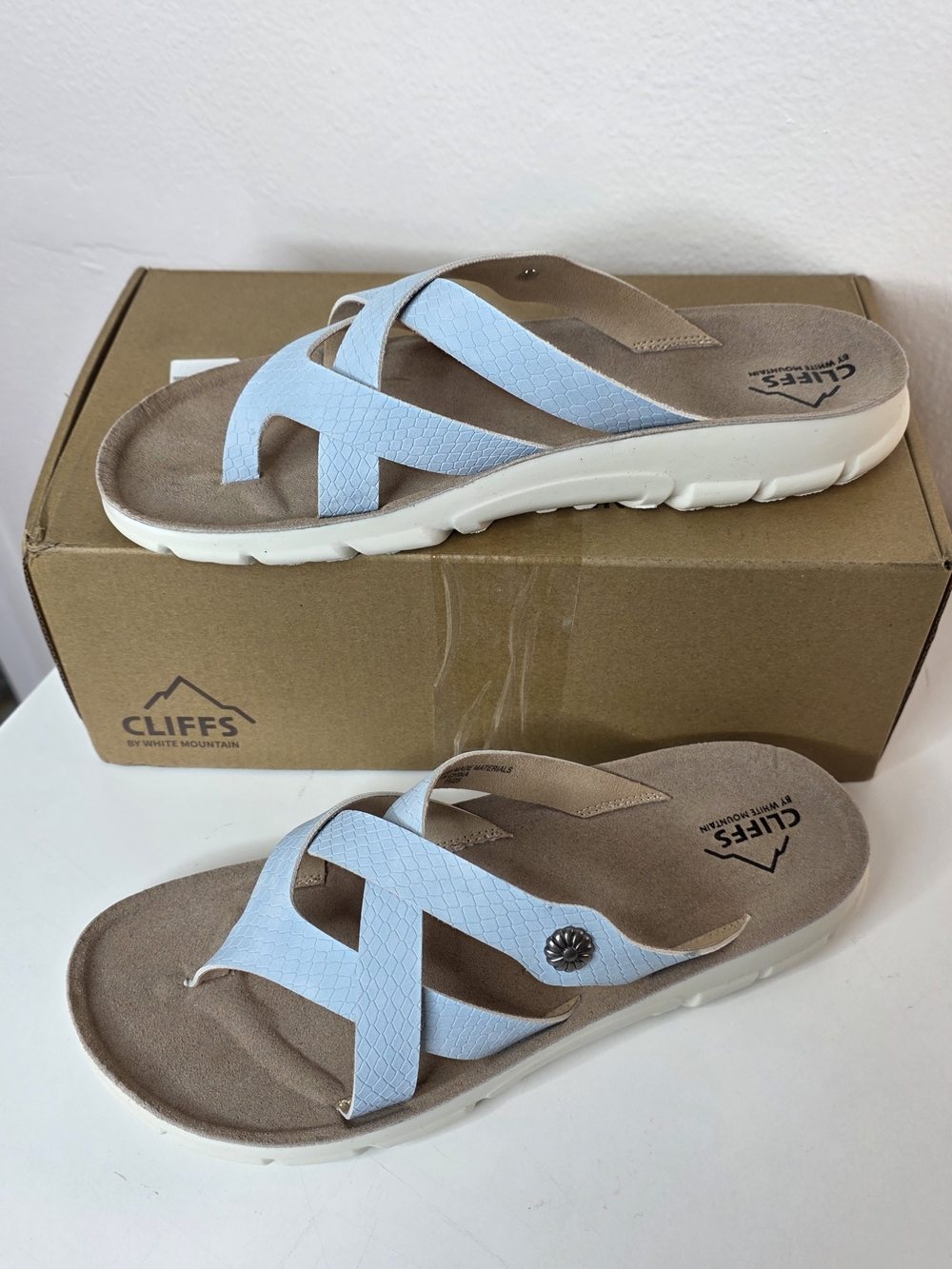 NIB Cliffs By White Mountain Light Blue Textured Cross-Strap Sandals Size 8.5m - Picture 2 of 10